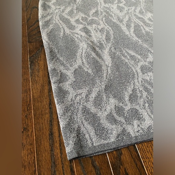 WhiteHouseBlackMarket Women’s M Jacquard Sweater Sheath Gray Midi Dress - NWT!! - Picture 3 of 11